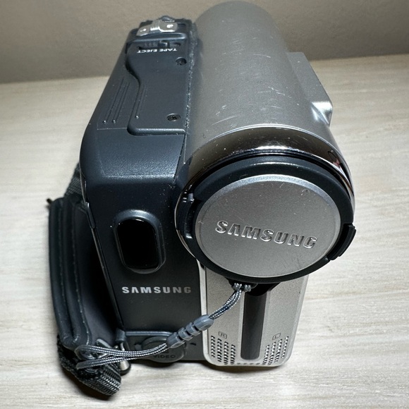 Samsung Digital-Cam SC-D353 NTSC Mini DV Camcorder UNTESTED No Charger for parts - Picture 5 of 11